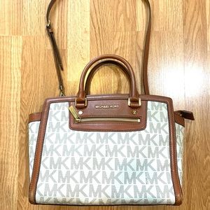 !!!SOLDMichael Kors Signature Selma Satchel Bag